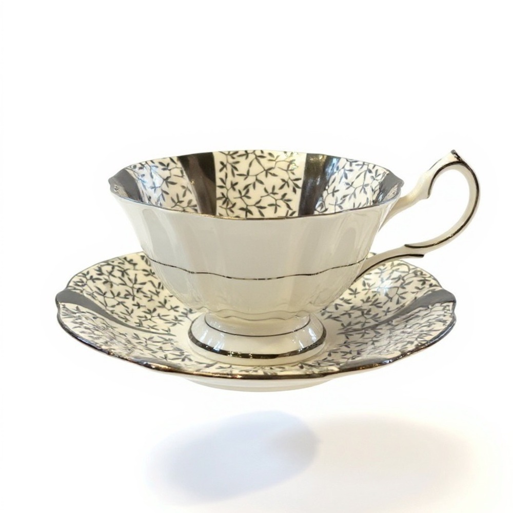 Queen Anne Bone China Teacup and Saucer 5693
